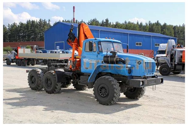Седельный тягач Урал с КМУ-90.01
