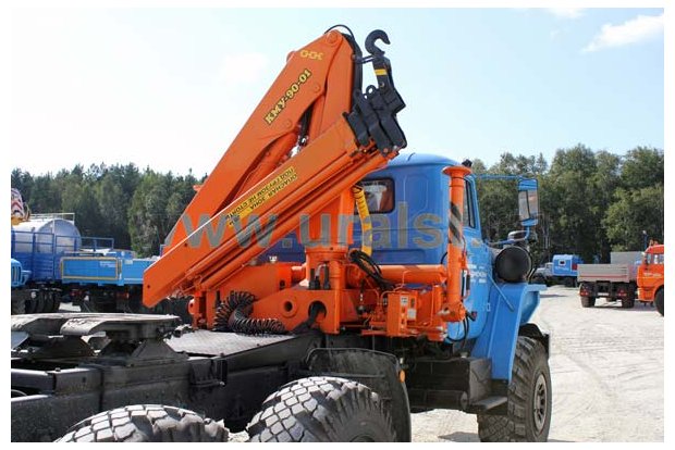 Седельный тягач Урал с КМУ-90.01