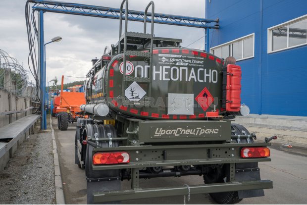 Лестница для подъема на площадку обслуживания цистерны