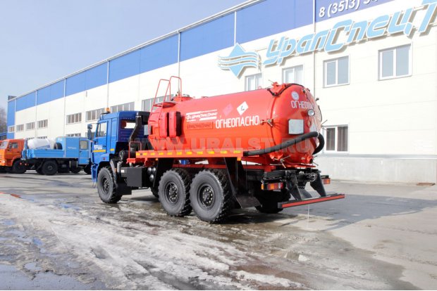 Автоцистерна нефтепромысловая УСТ-5453 с открывающимся днищем, с термоизолированным корпусом