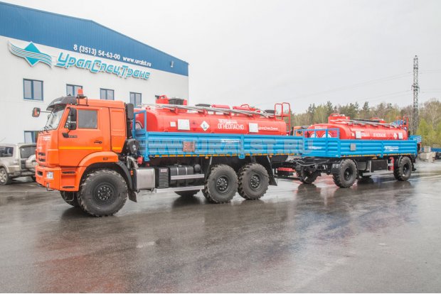 Контейнеровоз Камаз 43118-50 УСТ-54531J + Прицеп контейнеровоз ПК 10-21-6Б + Контейнер-цистерна КЦ-11-2Н УВТ УСТ 94653