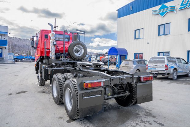 Тягач АМТ N.V. 632910 (6х6) шины 315/80R22.5
