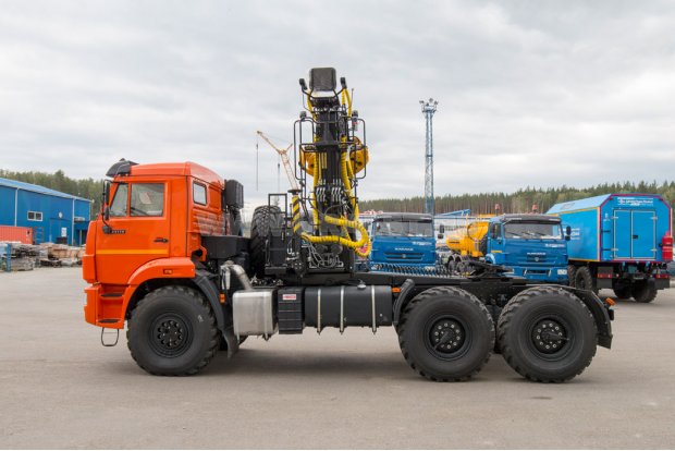 Седельный тягач с КМУ ОМТЛ-120-02 УСТ 5453 Камаз-43118-50