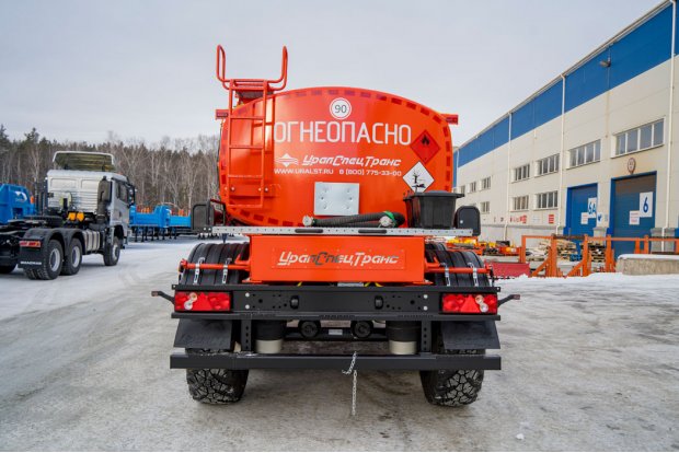 Полуприцеп-цистерна ППЦ 23-32Л-2НУ УСТ 9465 рамная, насос ССУ 1600
