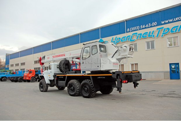Автокран Челябинец 25 тонн