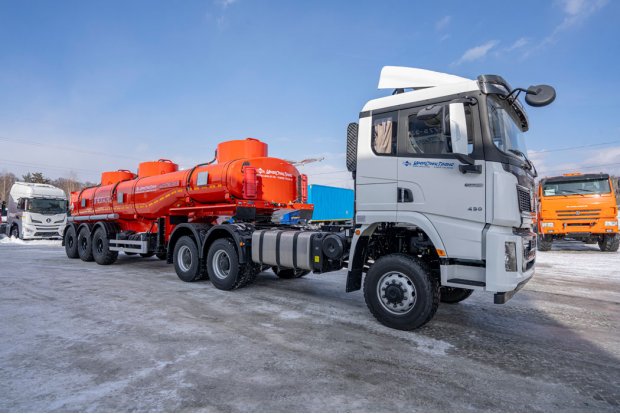 Полуприцеп цистерна ППЦ 26-32-3Н + Седельный тягач SHACMAN (ШАКМАН) SX42586V385