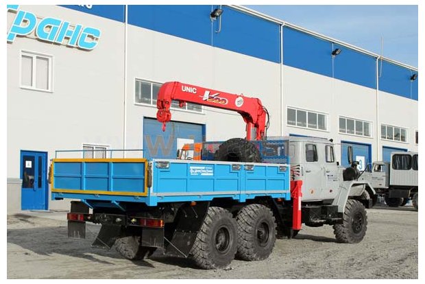 Бортовой Урал с КМУ UNIC-503