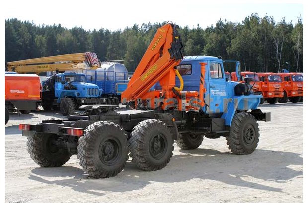 Седельный тягач Урал с КМУ-90.01