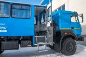 Вход в салон